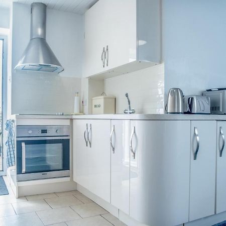 St Julians View - 1 Bedroom Apartment - Tenby Bagian luar foto