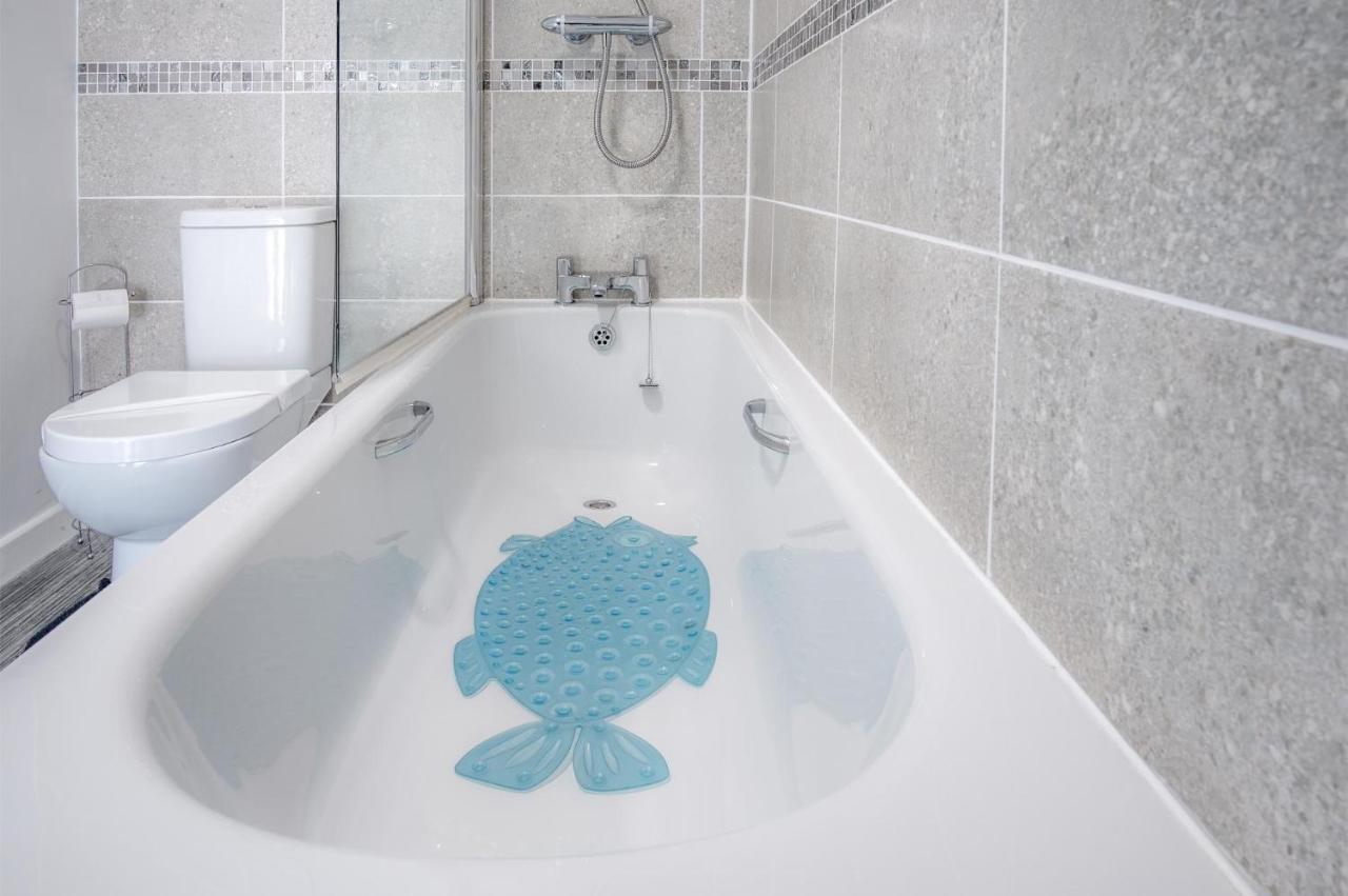 St Julians View - 1 Bedroom Apartment - Tenby Bagian luar foto