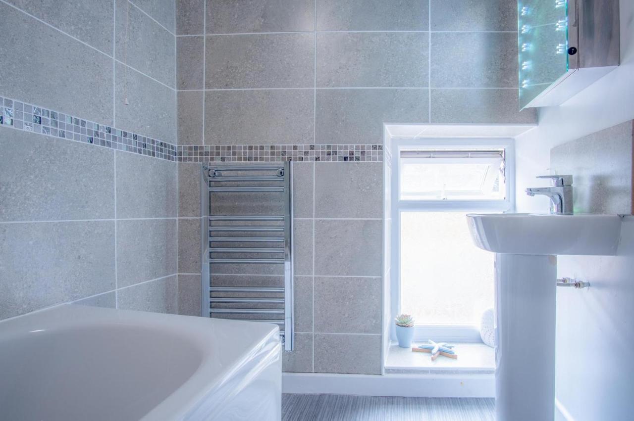 St Julians View - 1 Bedroom Apartment - Tenby Bagian luar foto