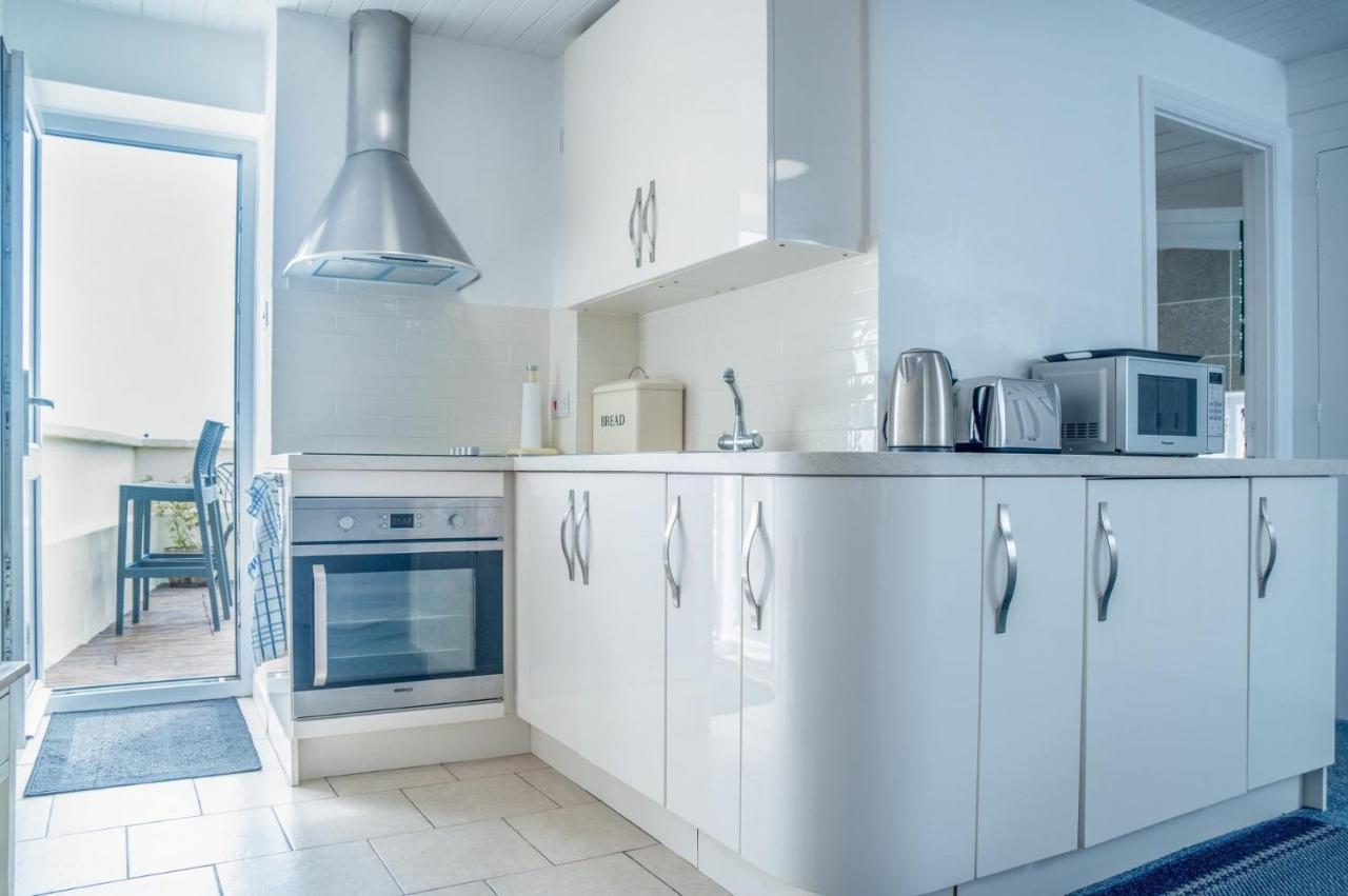 St Julians View - 1 Bedroom Apartment - Tenby Bagian luar foto